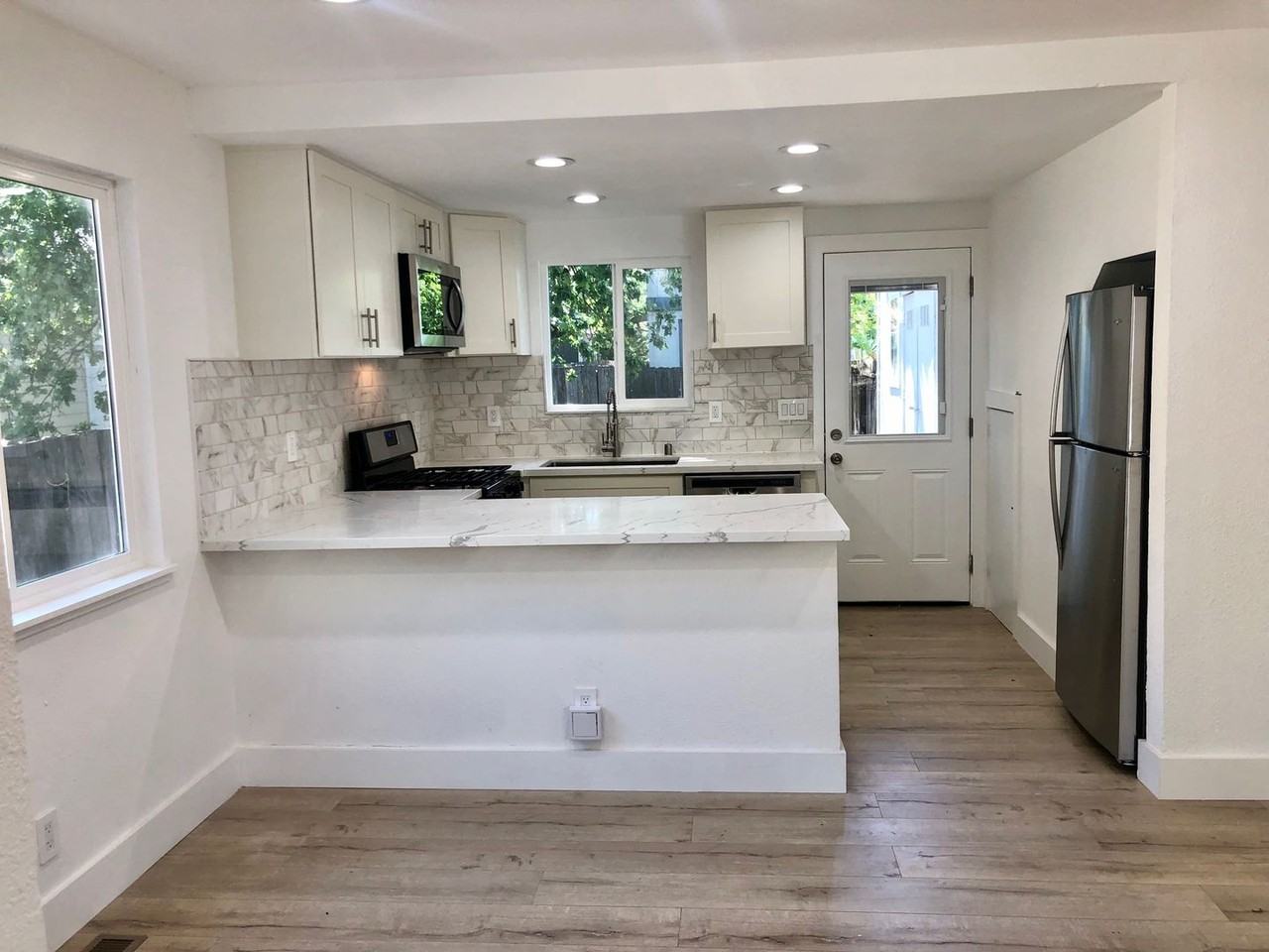 8697 Franklin St - Photo 7 of 10