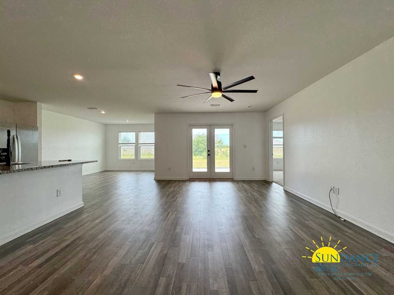 125 Lockwood Way E - Photo 2 of 28