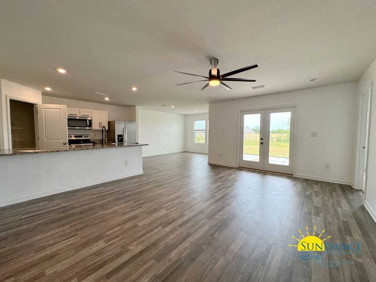 125 Lockwood Way E - Photo 3 of 28