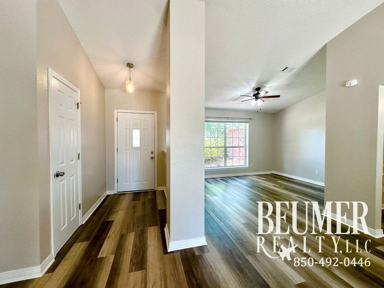 1063 Oak View Dr - Photo 2 of 31