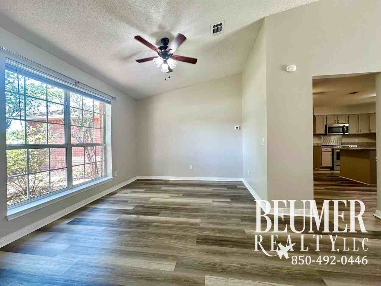 1063 Oak View Dr - Photo 3 of 31