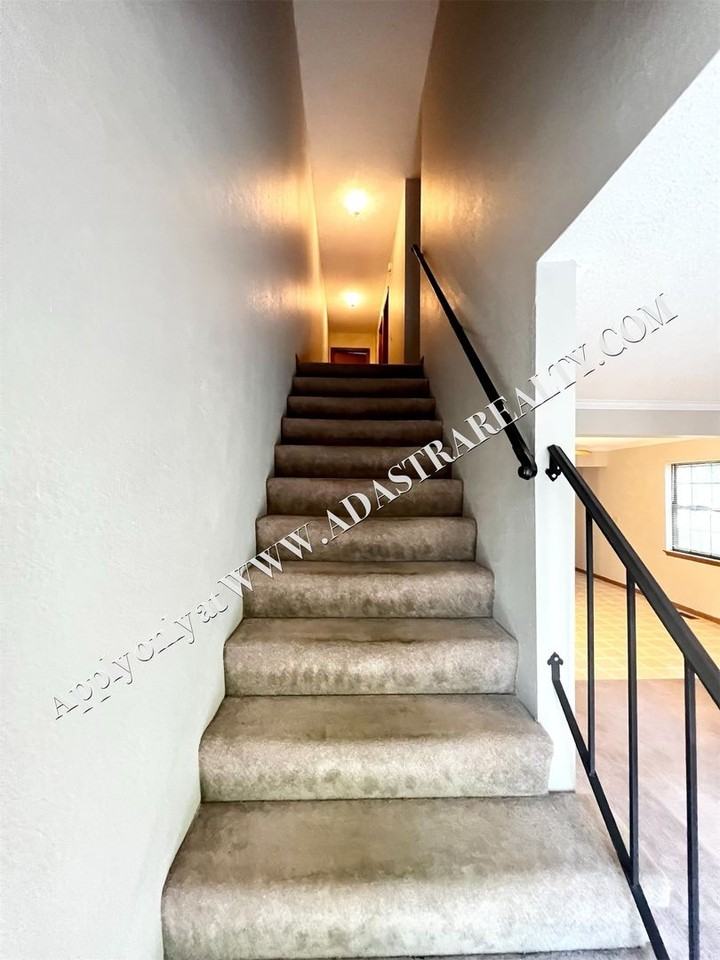 3502 Ne Independence Ave - Photo 3 of 24