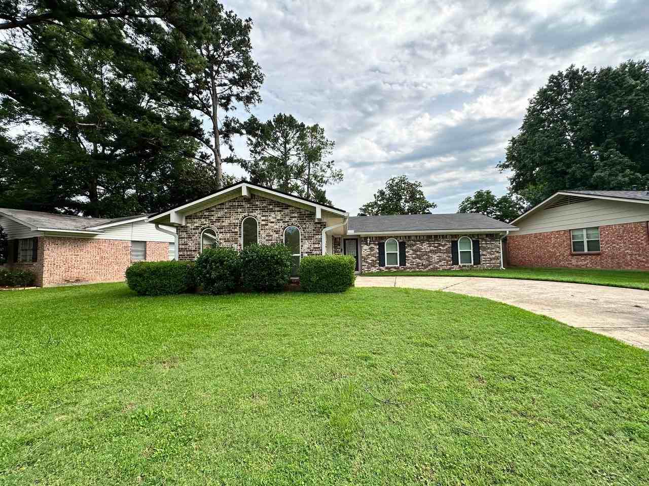 1825 Venus Dr - Photo 2 of 17