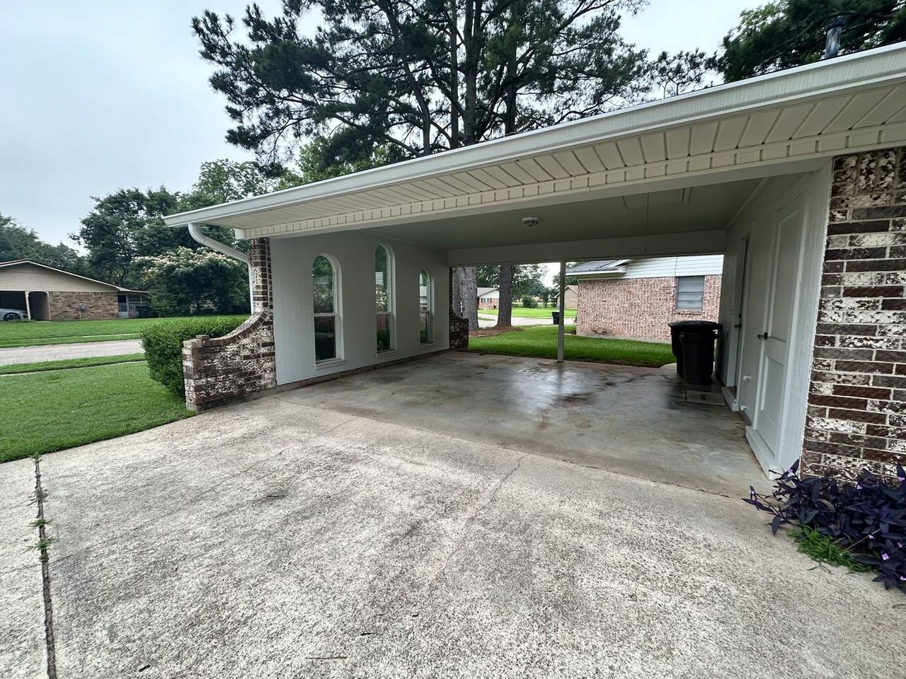 1825 Venus Dr - Photo 3 of 17