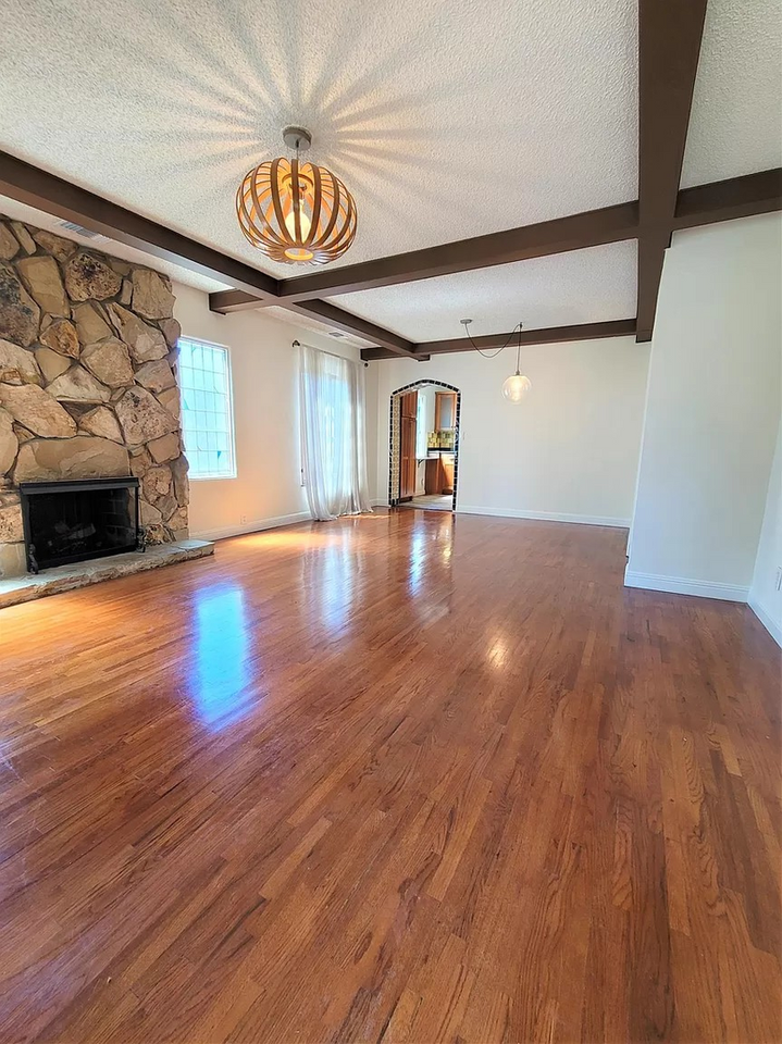 4160 Edenhurst Ave - Photo 3 of 19