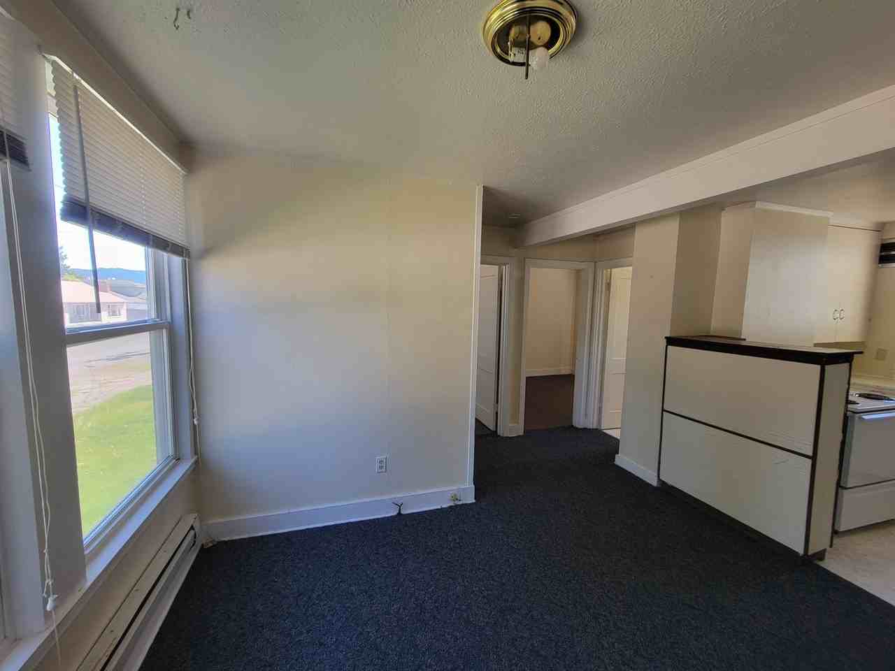 725 W. 2nd St - Photo 2 of 11