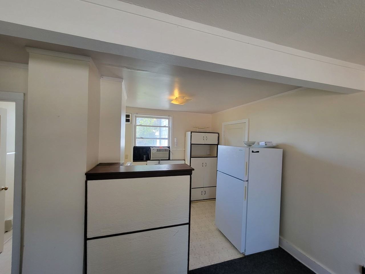 725 W. 2nd St - Photo 3 of 11