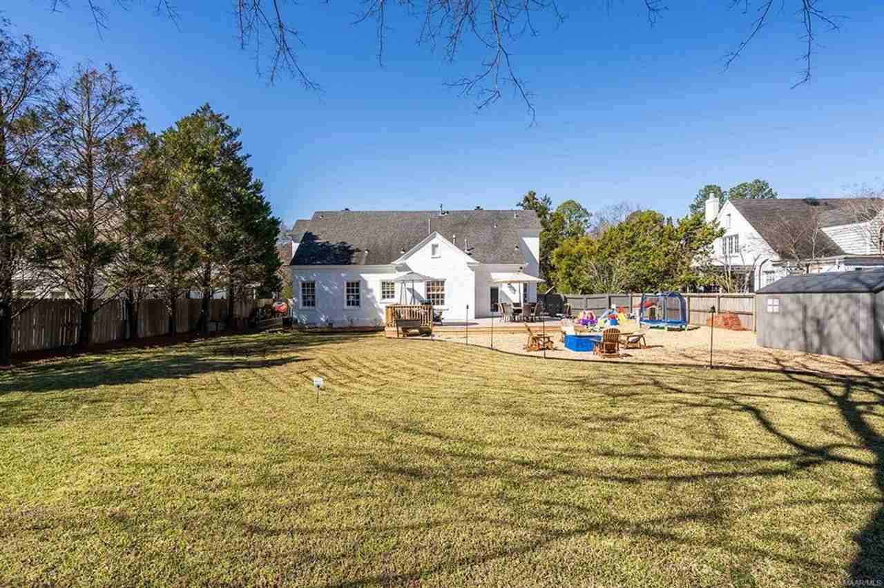 2219 College St - Photo 2 of 4