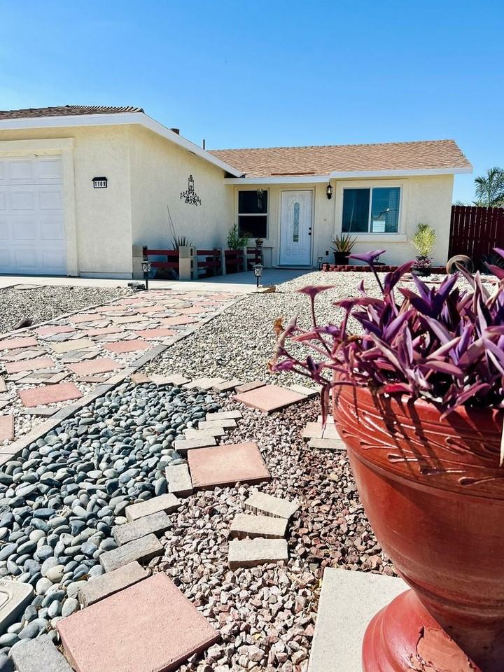 1109 Alamo St - Photo 2 of 13