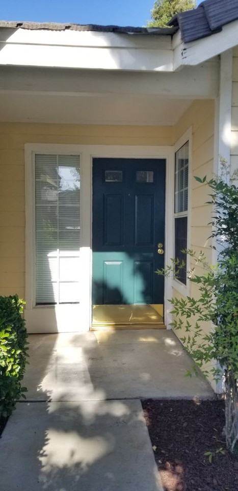 1004 Foxcroft Ln - Photo 3 of 23