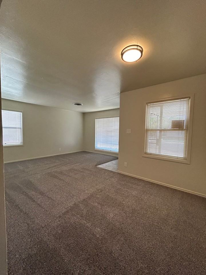 2250 Quartz Ave - Photo 3 of 11