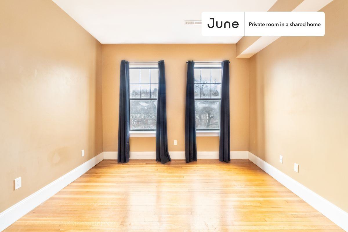 1592 Beacon St #D - Photo 2 of 26