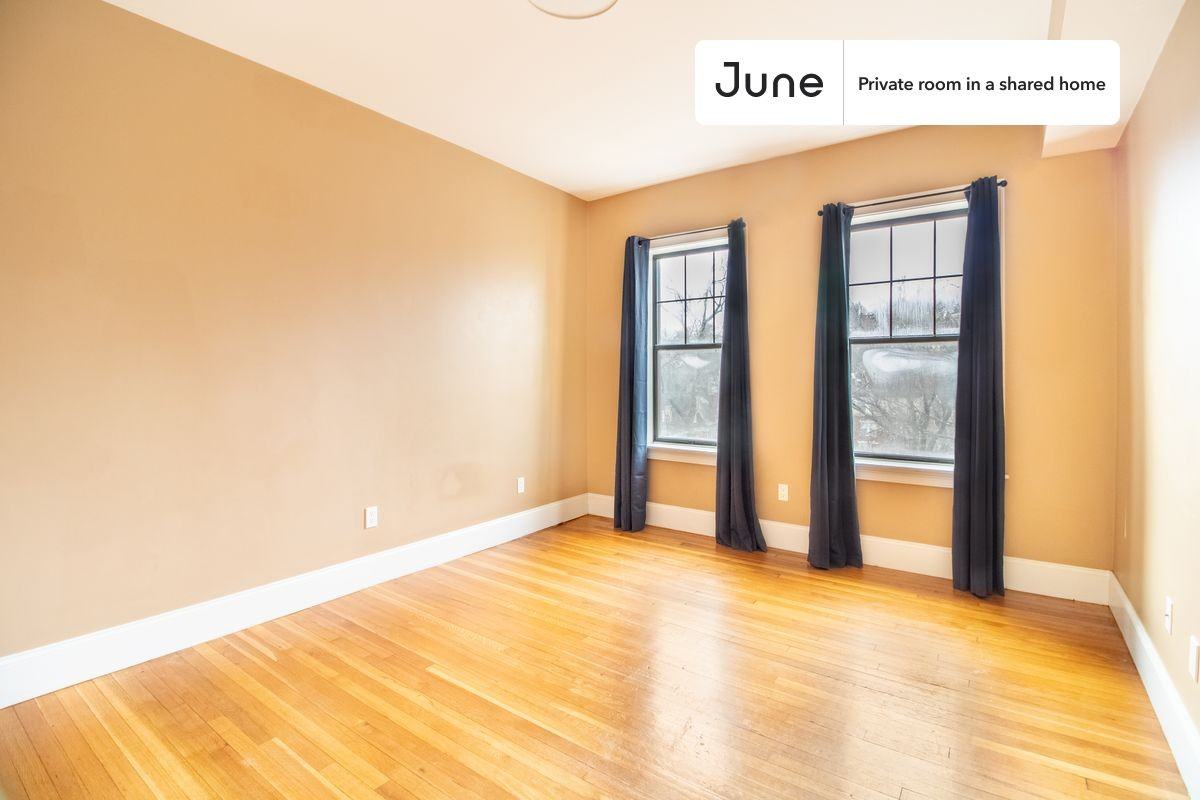 1592 Beacon St #D - Photo 7 of 26