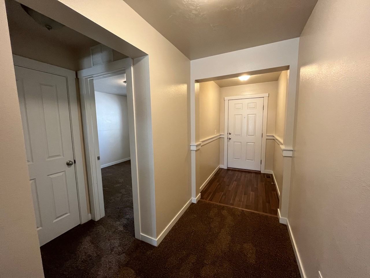 589 W Ramsbrook St #589R - Photo 2 of 19