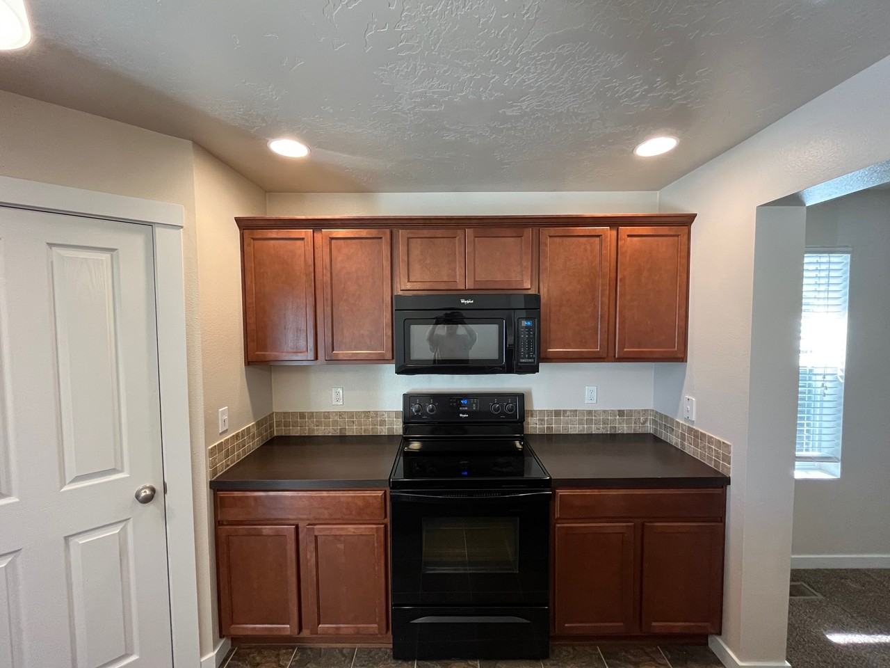 589 W Ramsbrook St #589R - Photo 5 of 19
