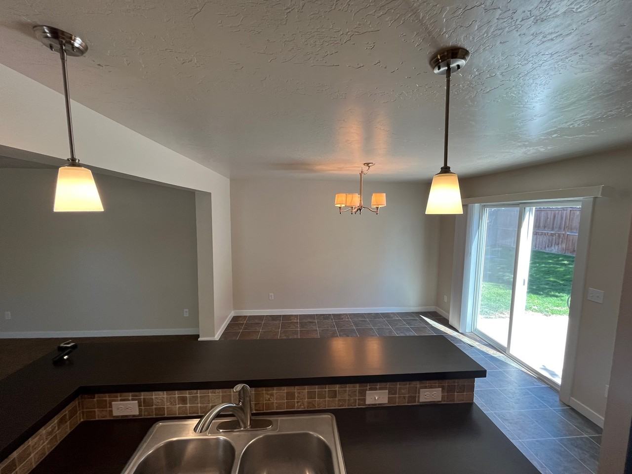 589 W Ramsbrook St #589R - Photo 6 of 19