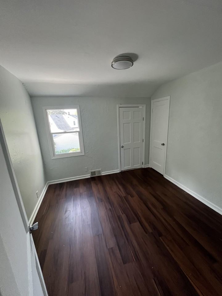 6211 W Lisbon Ave #4 - Photo 2 of 7