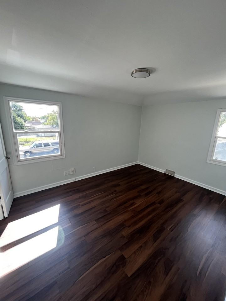 6211 W Lisbon Ave #4 - Photo 4 of 7