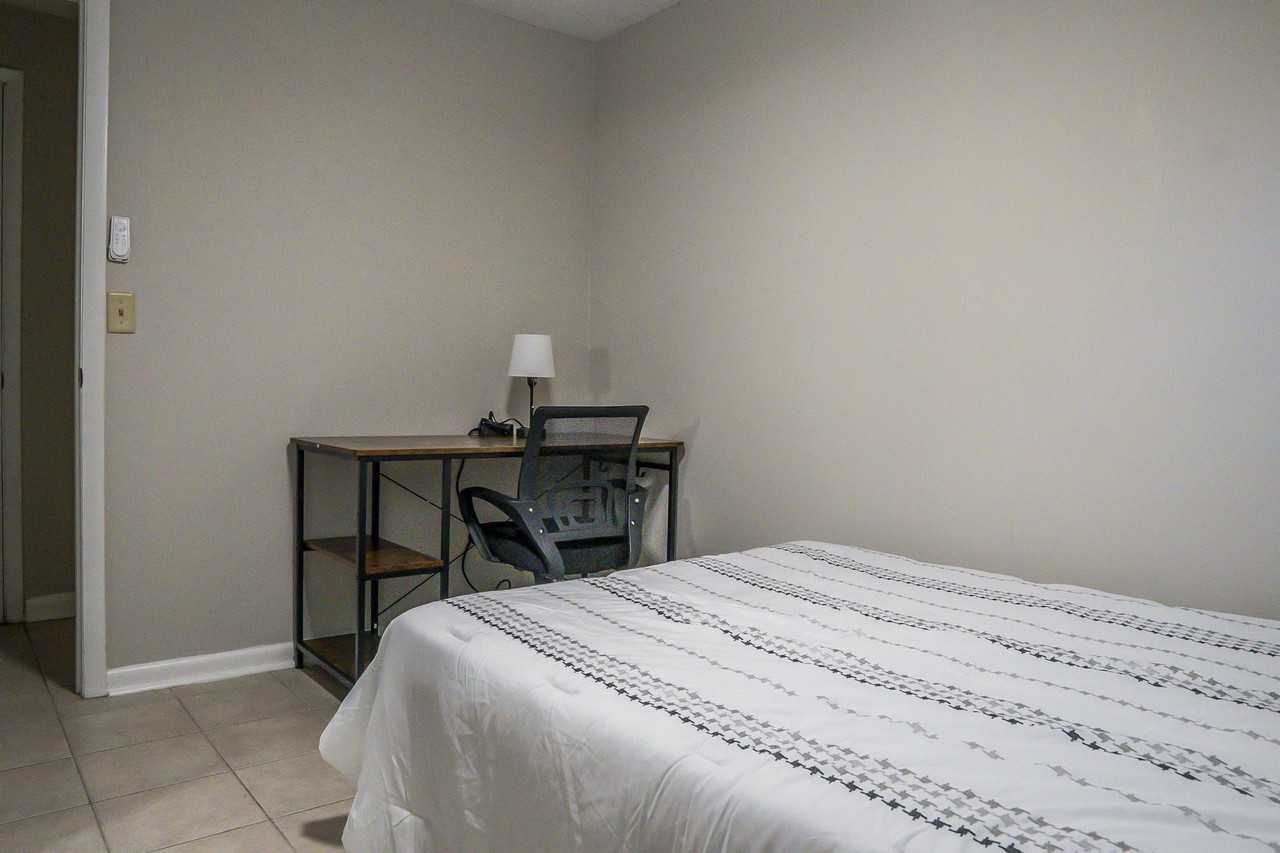 Clyde Dr - Photo 7 of 9