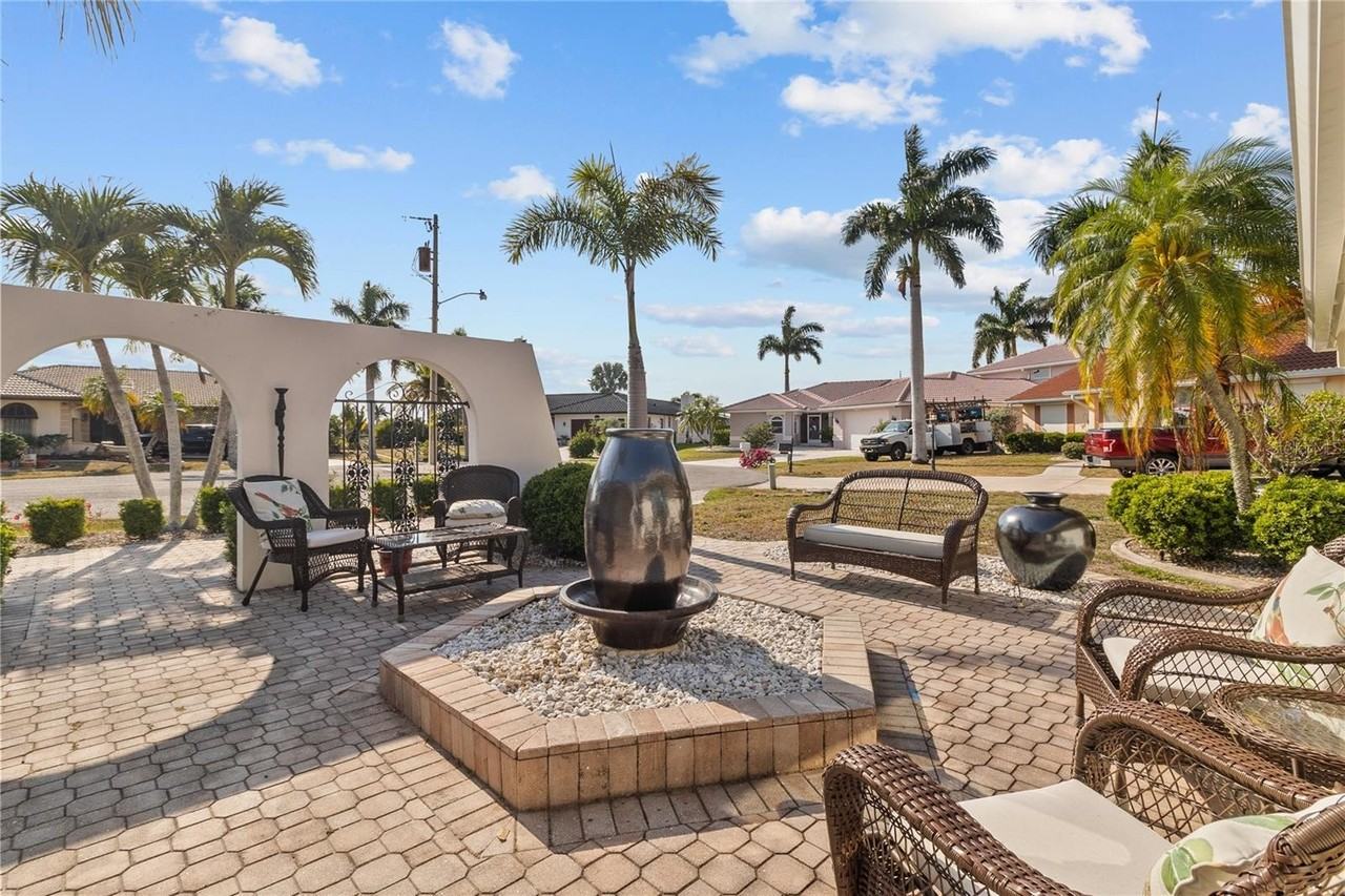 918 Messina Dr - Photo 7 of 50