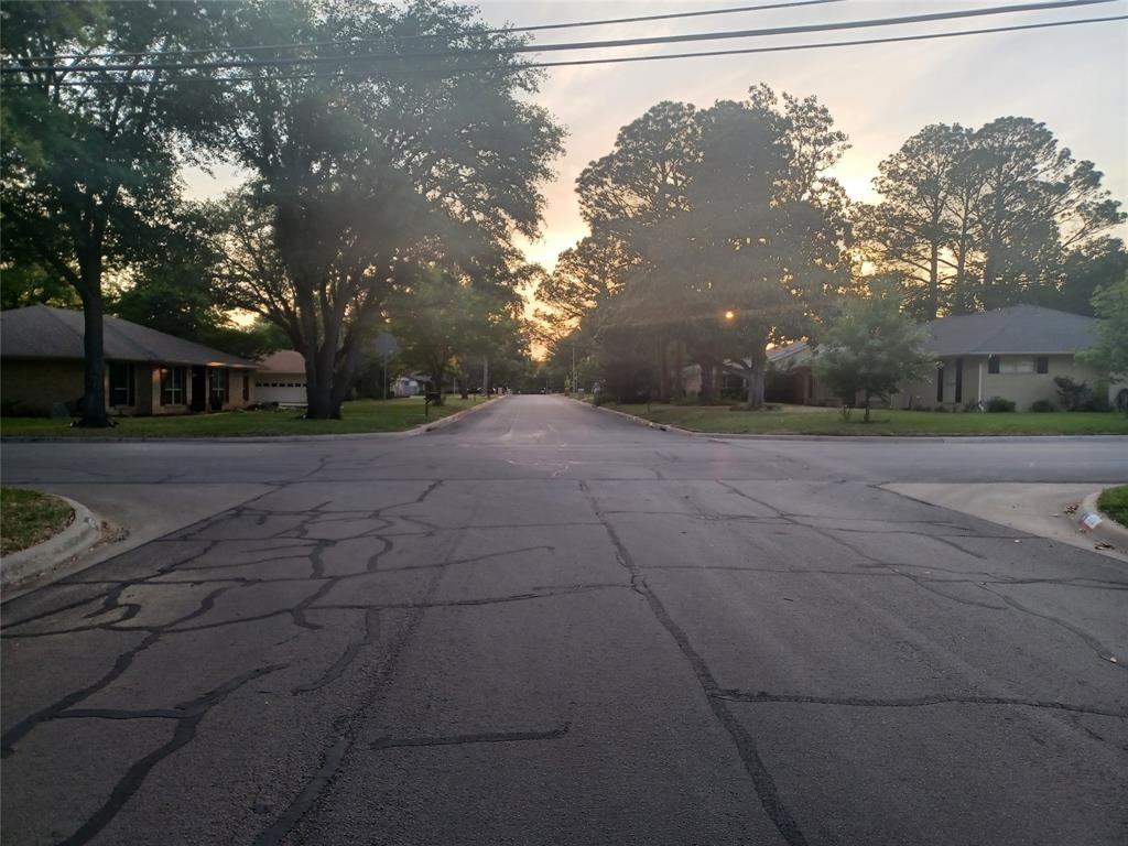 415 Magnolia St - Photo 2 of 23