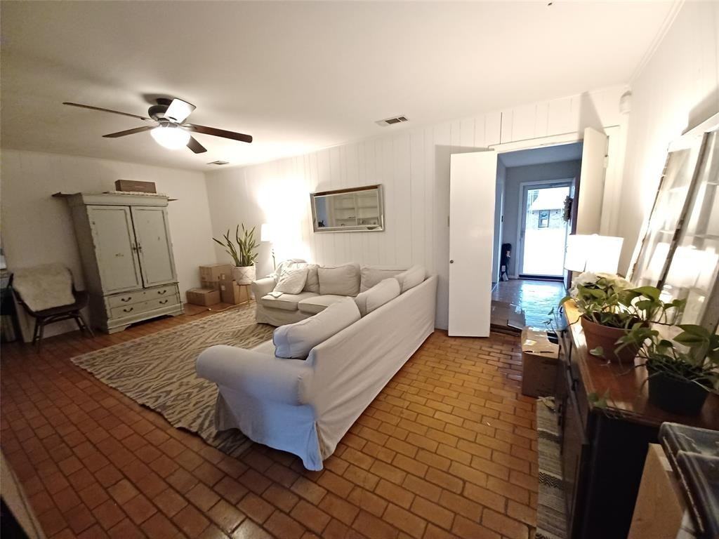 415 Magnolia St - Photo 7 of 23