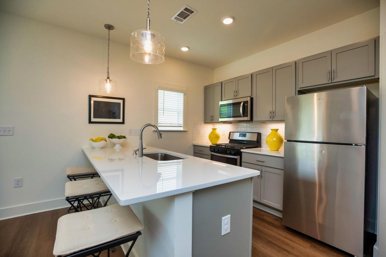 4260 Brevard Blvd - Photo 7 of 29