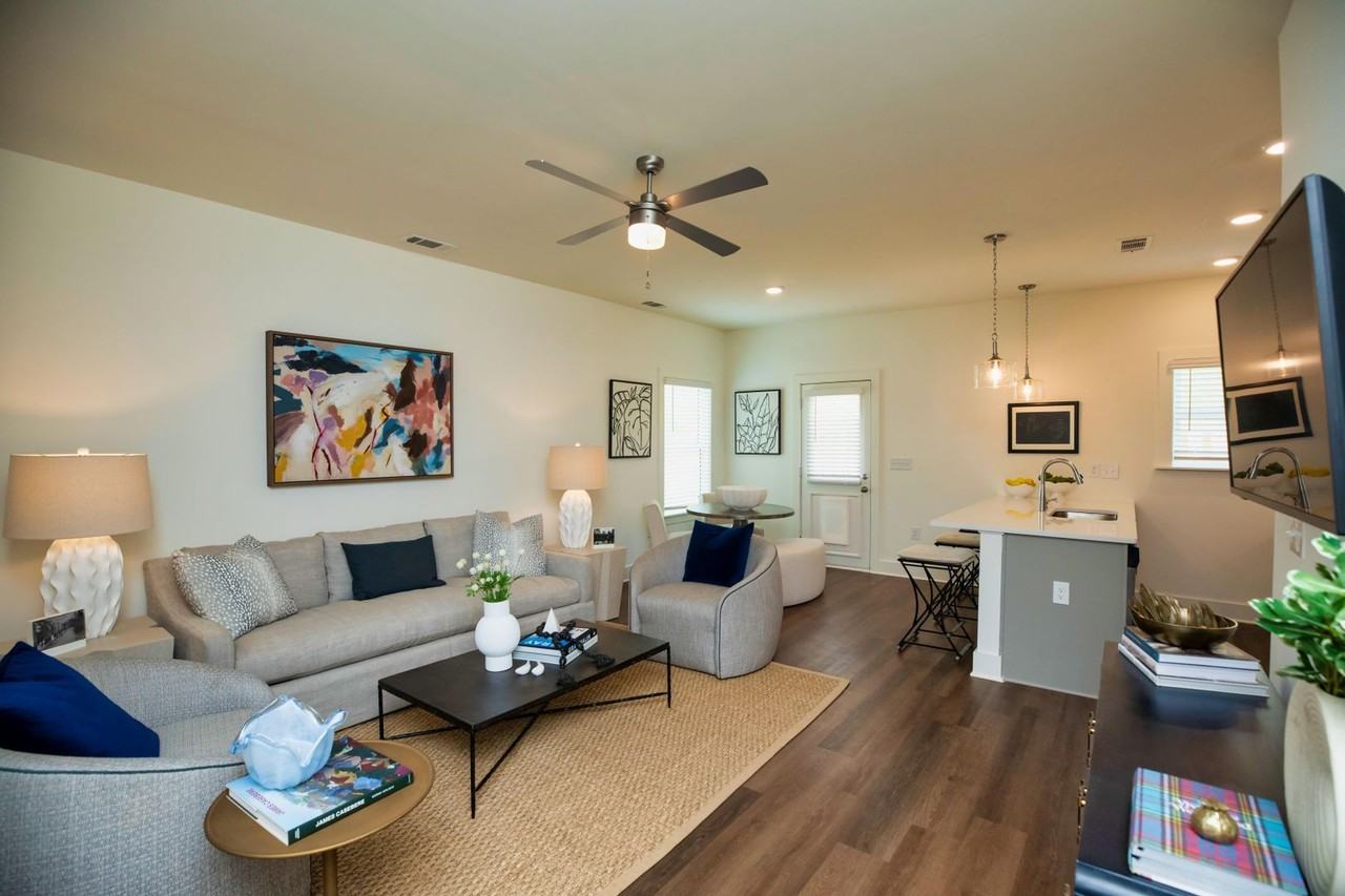 4260 Brevard Blvd - Photo 4 of 29