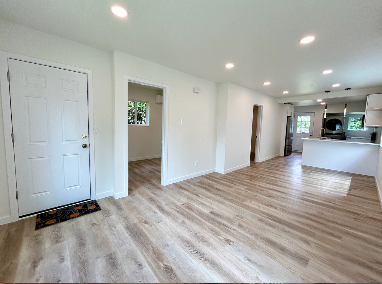 4138 20th Ave Sw - Photo 2 of 16