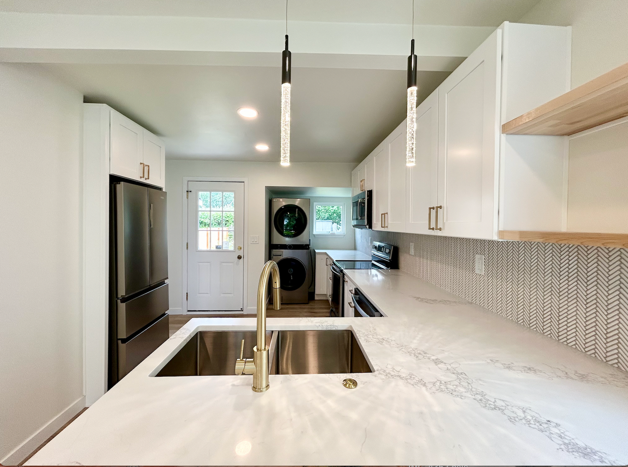 4138 20th Ave Sw - Photo 6 of 16