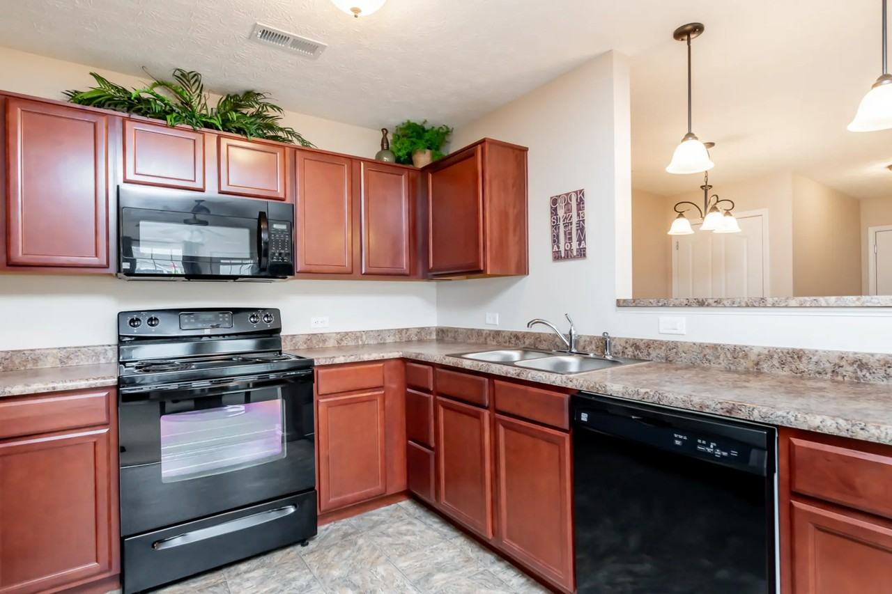 100 Stonebench Cir - Photo 3 of 34