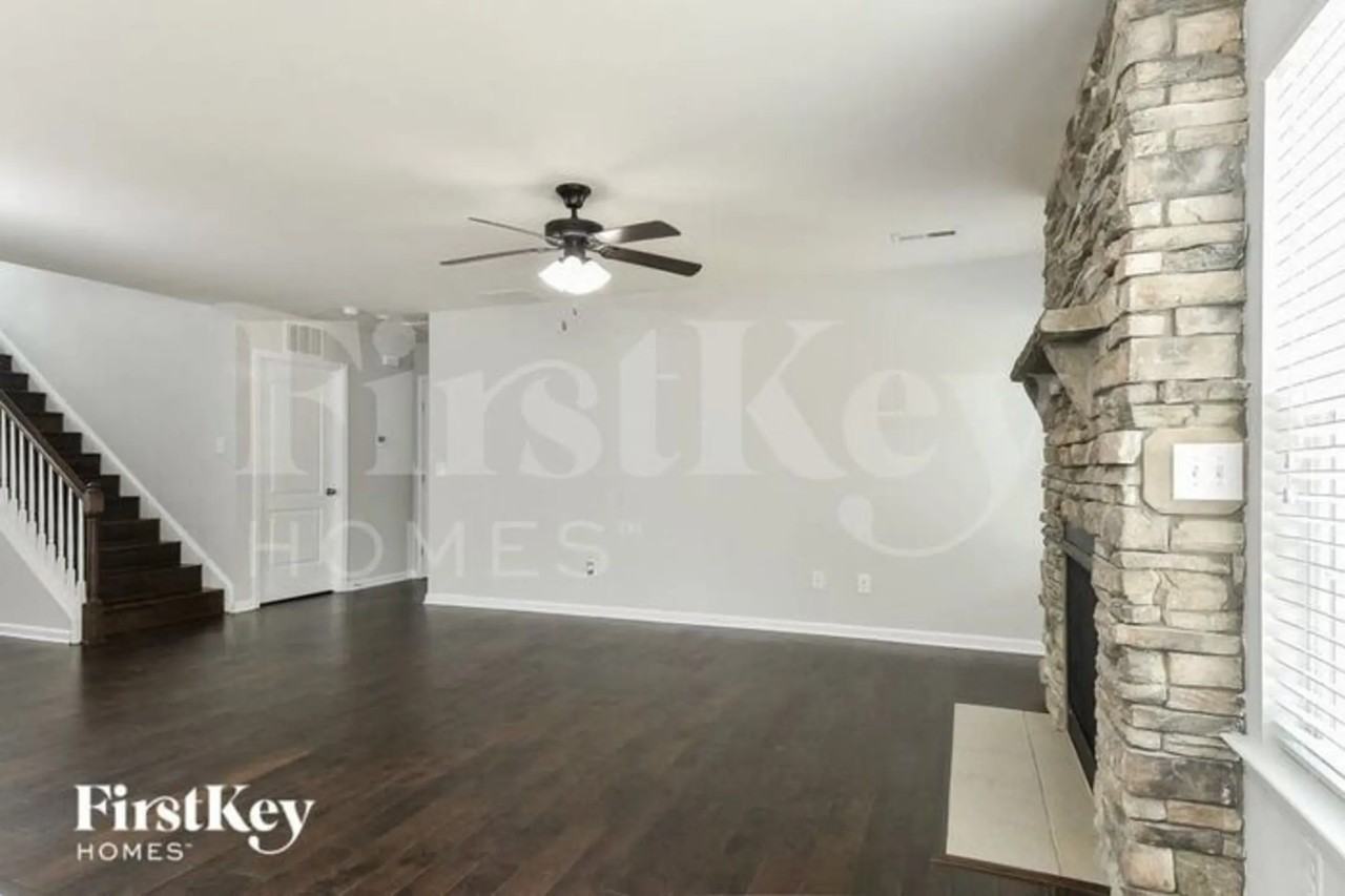 4955 Longburn Ln - Photo 3 of 15