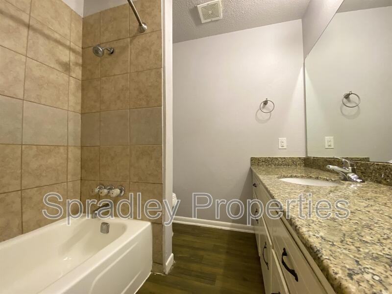 1020 N Wall St - Photo 6 of 8