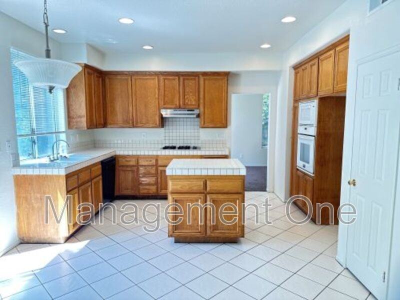 1412 Canyon Crest Dr - Photo 2 of 30
