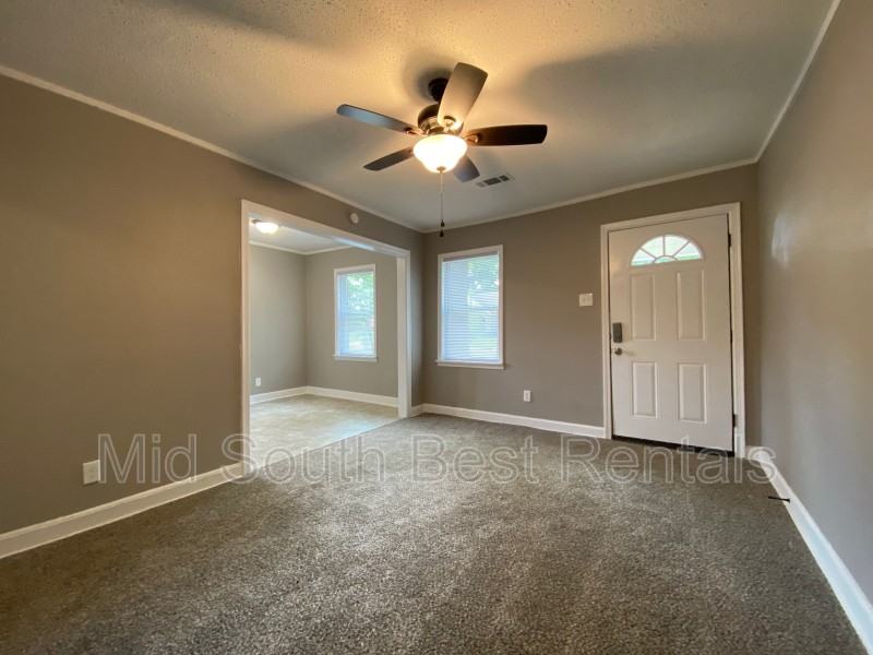 2271 Longstreet Dr - Photo 2 of 7
