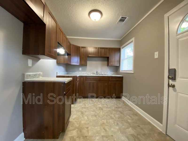 2271 Longstreet Dr - Photo 3 of 7