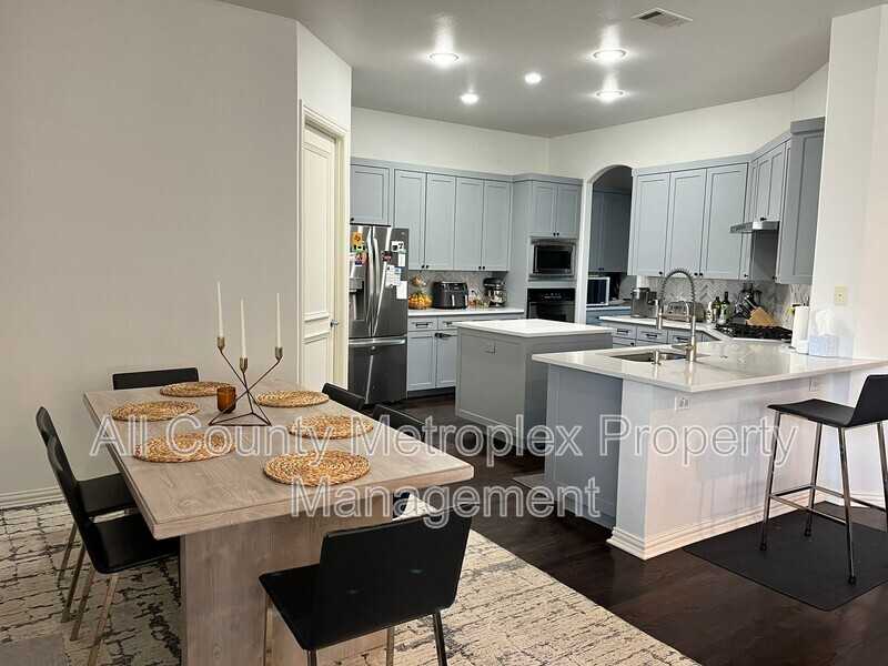 3511 University Park Ln - Photo 3 of 16