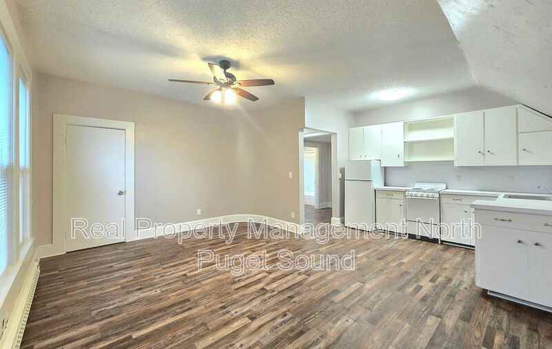 301 Avenue B #2 - Photo 7 of 13