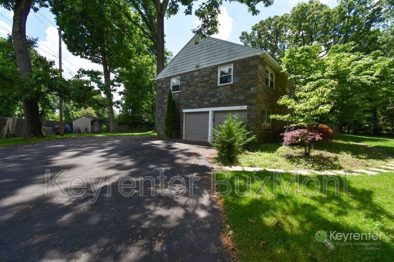 1812 Hillcrest Rd - Photo 2 of 37