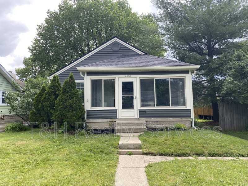 6341 Broadway St - Photo 2 of 20