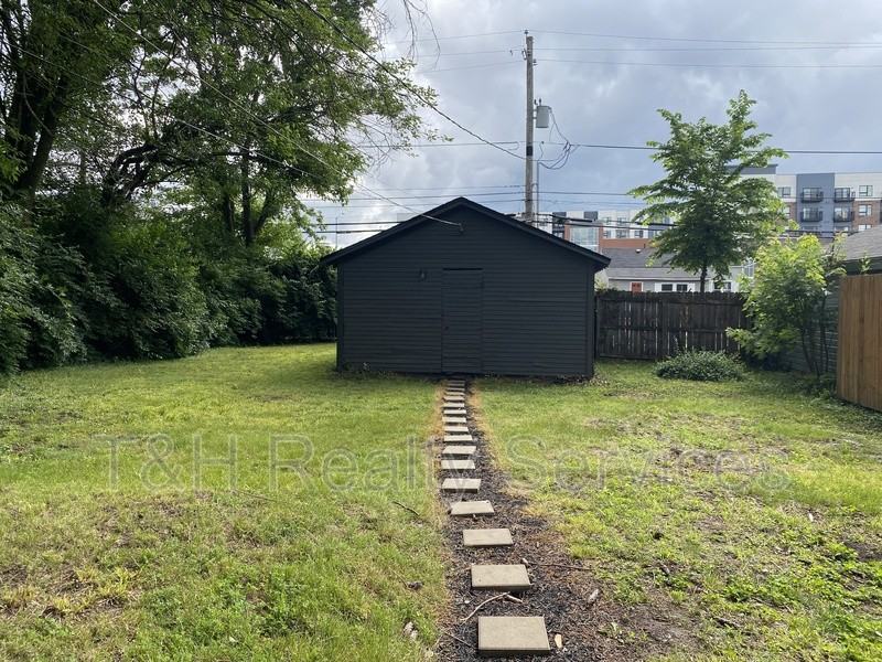 6341 Broadway St - Photo 3 of 20