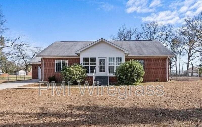 209 E Mcgowan St - Photo 2 of 33