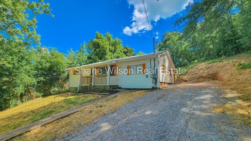 108 Halsey St - Photo 2 of 13