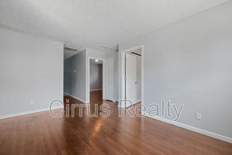 1021 32nd St - Photo 4 of 16