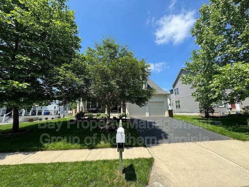 8930 Kingbird Ct - Photo 2 of 45