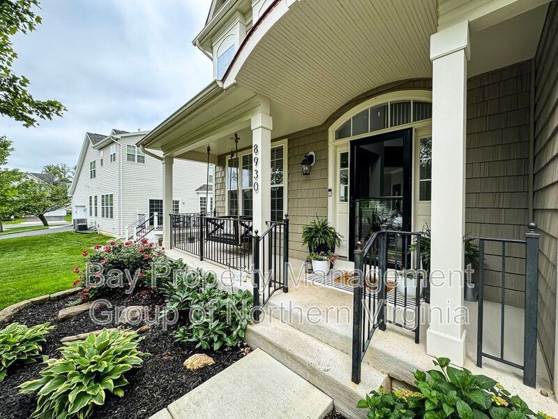 8930 Kingbird Ct - Photo 3 of 45