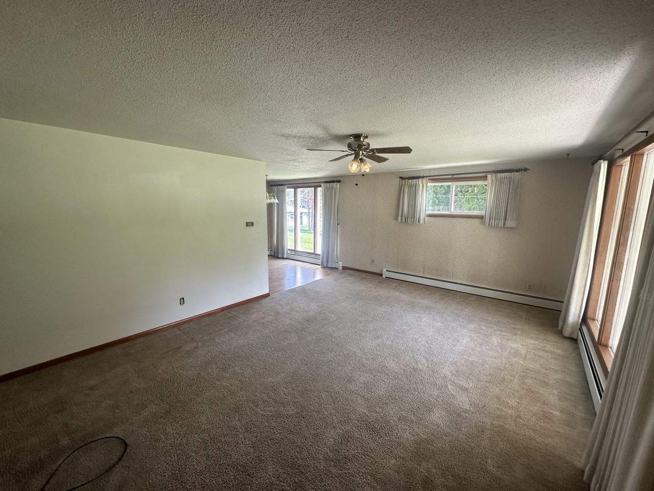 33 W Evergreen Dr - Photo 2 of 26