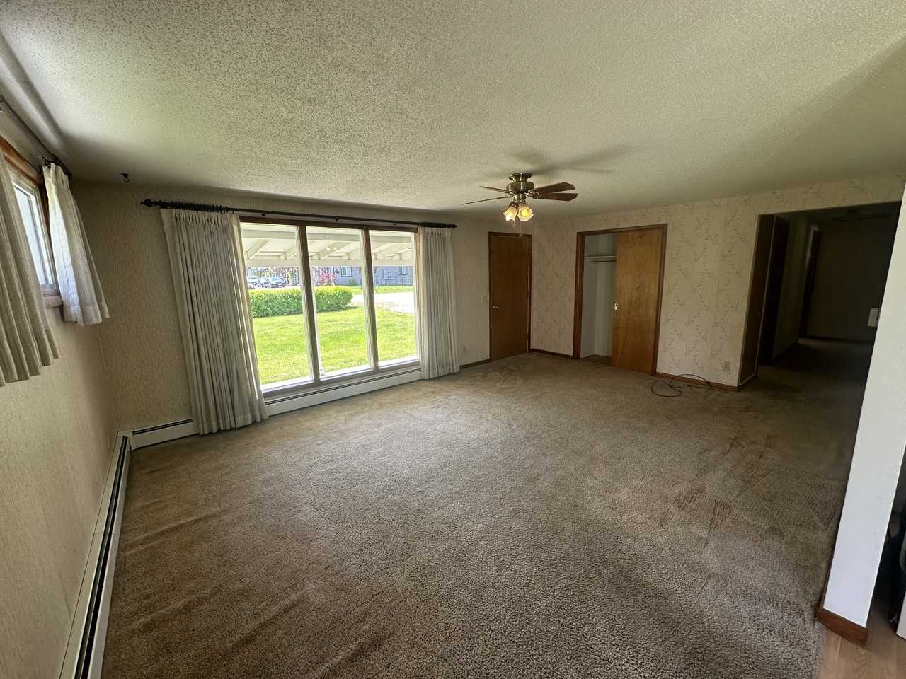 33 W Evergreen Dr - Photo 3 of 26