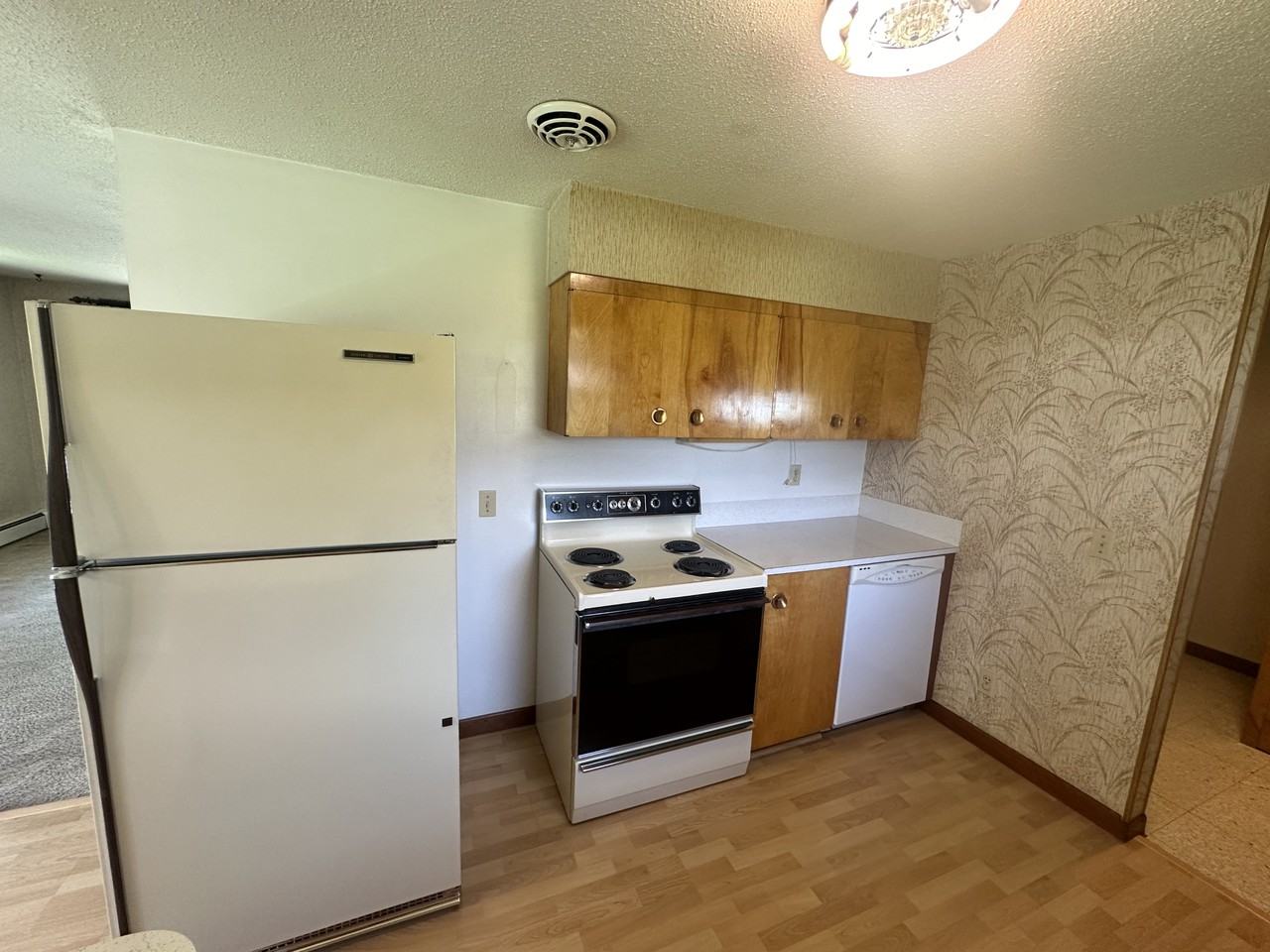 33 W Evergreen Dr - Photo 5 of 26