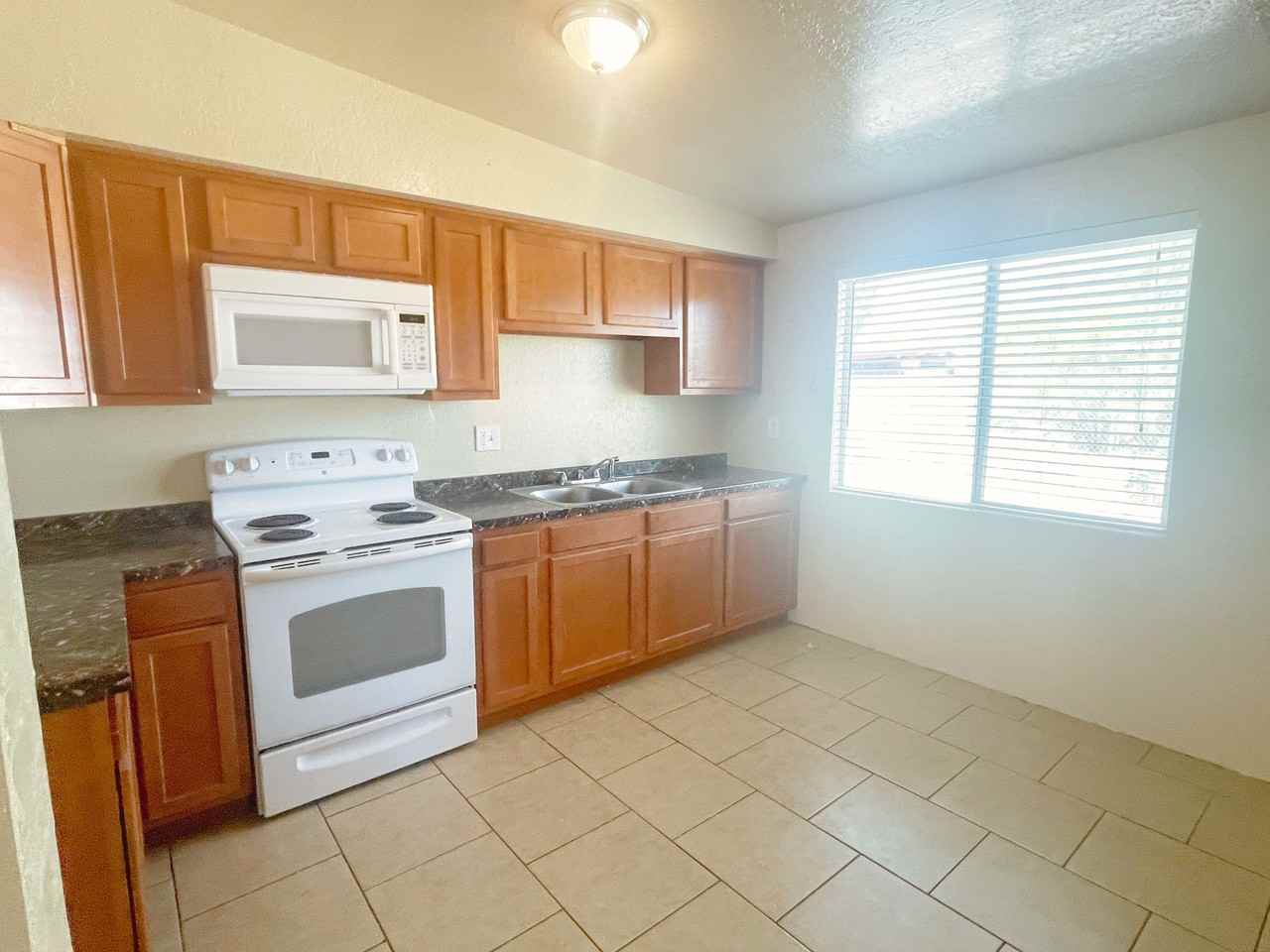 6928 N Eclipse Pl - Photo 2 of 14